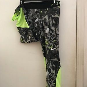 Women’s Nike Capri workout pants/leggings